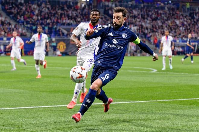 九游官方平台 纽卡斯尔发布备战花絮，集结日造点机会，欧联任务艰巨，控场能力成焦点