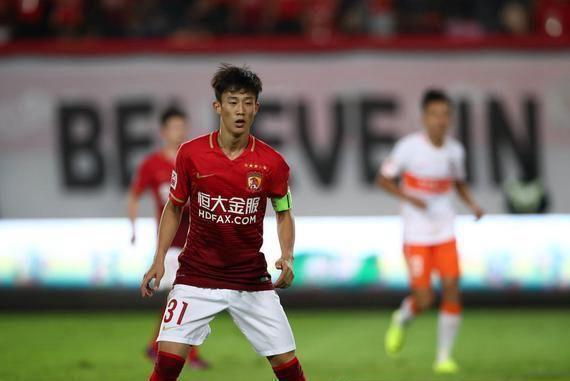 包含赛地聚焦：西甲转会期热度飙升，上海申花官宣签约，信心回归，年轻球员得到机会的词条